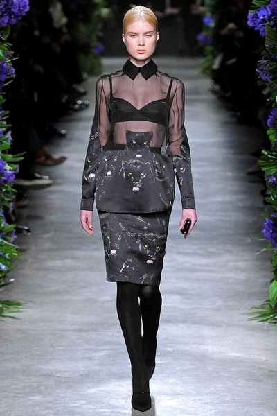 Look 3